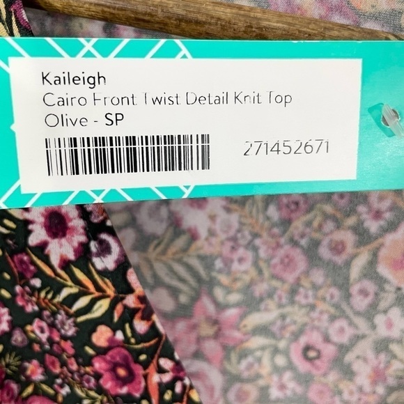 Kaileigh X Stitch Fix Cairo Front Twist Detail Knit Top Floral NWT - Picture 10 of 13